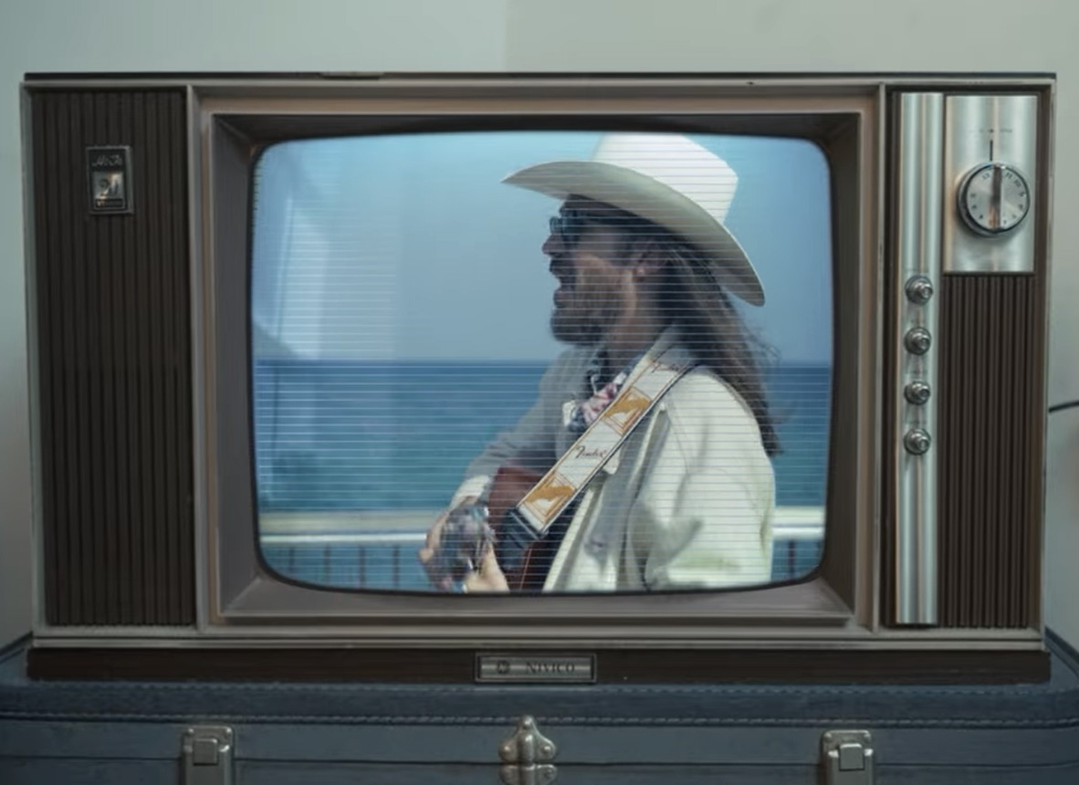 Carlos Sadness en el videoclip de Quemar mis barcos junto a Nasa Histoires